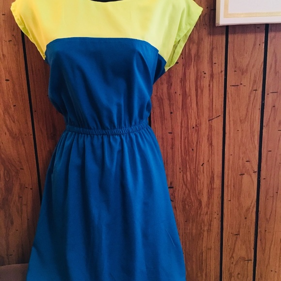 Bebop Women’s Dress - Picture 2 of 4